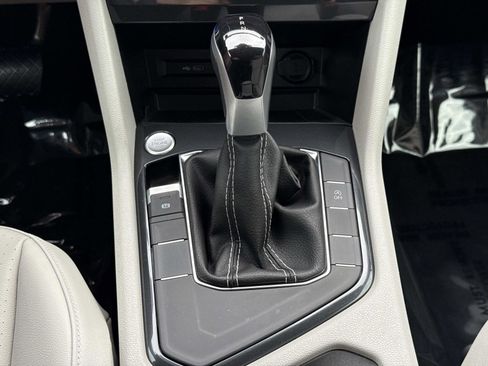 Used 2023 Volkswagen Tiguan SE image 6