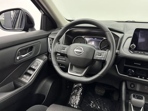 Used 2025 Nissan Rogue SV image 25