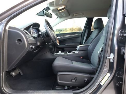 Used 2022 Chrysler 300 Touring w/ Sport Appearance Package image 11