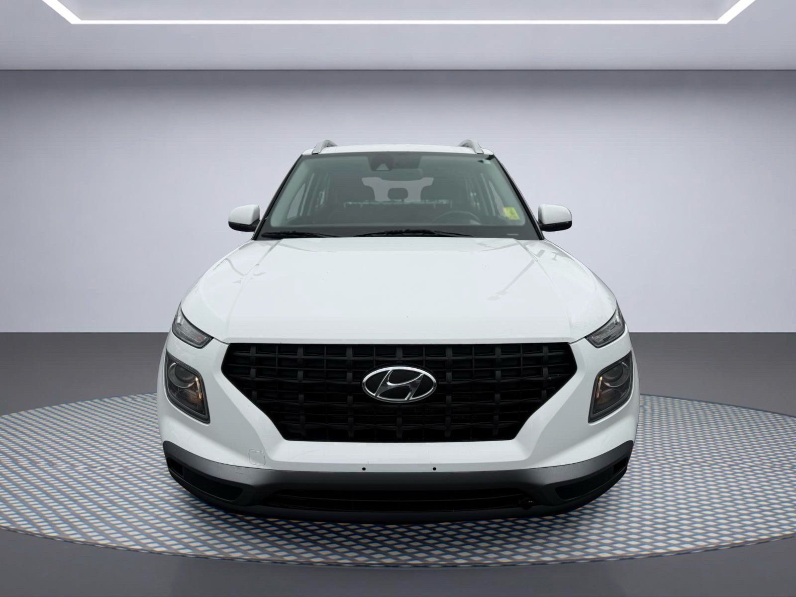 Used 2021 Hyundai Venue FWD image 11