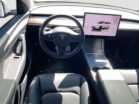 Used 2024 Tesla Model Y Performance AWD/4WD image 21