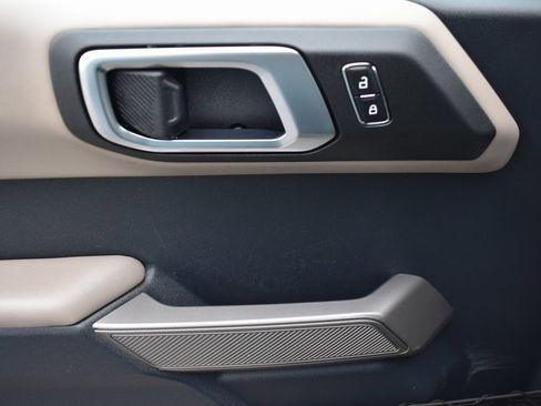 Used 2023 Ford Bronco Wildtrak image 12