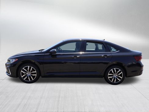 Used 2025 Volkswagen Jetta SE FWD image 4