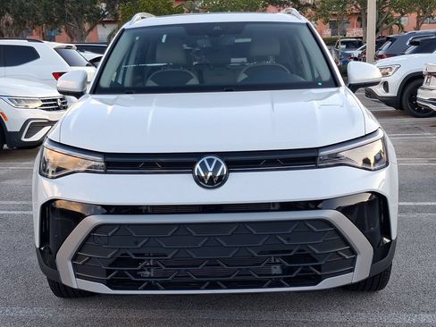 New 2026 Volkswagen Taos SE FWD image 2
