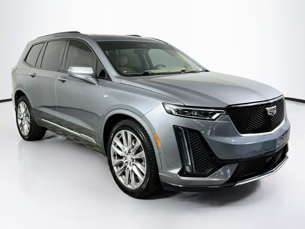 Used 2021 Cadillac XT6 Sport w/ Platinum Package AWD/4WD image 2
