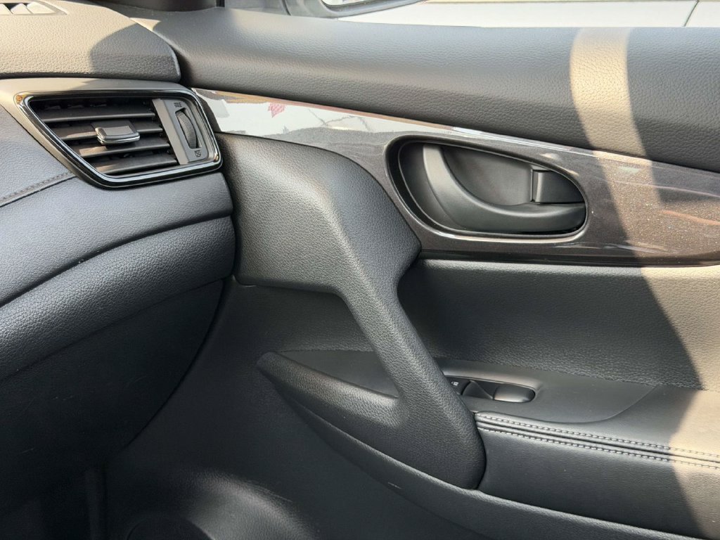 Used 2019 Nissan Rogue S AWD/4WD image 34