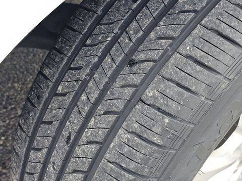 Used 2020 Chevrolet Equinox LT image 17