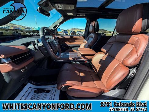 New 2026 Lincoln Navigator L Reserve AWD/4WD image 4
