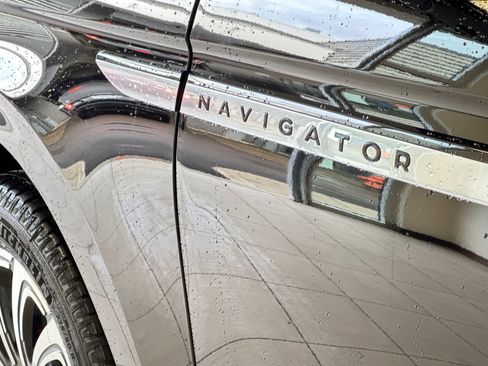Certified 2025 Lincoln Navigator Reserve image 28