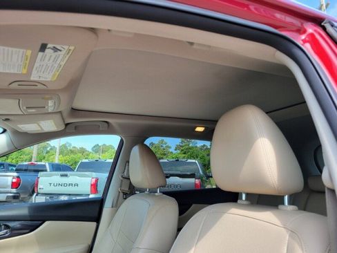 Used 2018 Nissan Rogue SL w/ Premium Package FWD image 22