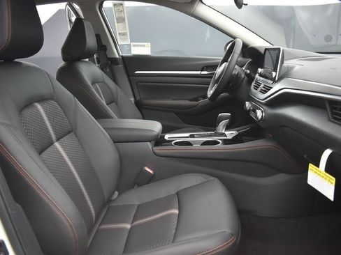 New 2025 Nissan Altima 2.5 SR image 22