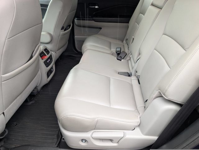 Used 2020 Honda Pilot Touring image 31