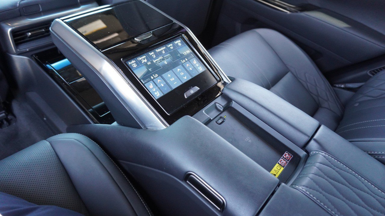 Used 2022 Lexus LX 600 4WD w/ Accessory Package (Z1) image 34