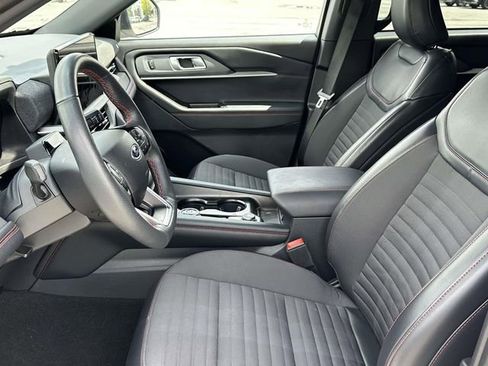 Used 2025 Ford Explorer ST-Line w/ ST-Line Street Pack AWD/4WD image 9