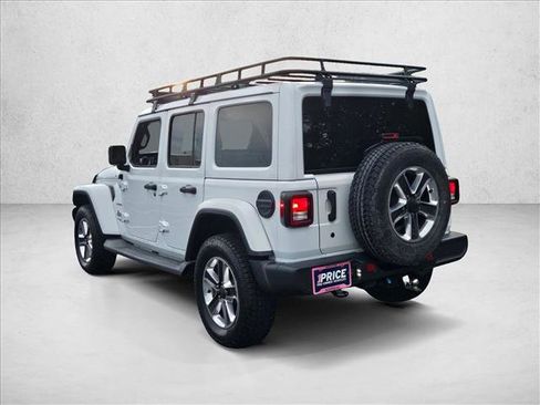 Used 2018 Jeep Wrangler Unlimited Sahara AWD/4WD image 8