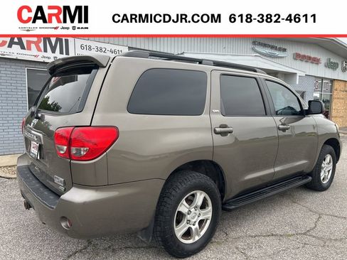Used 2016 Toyota Sequoia SR5 AWD/4WD image 7