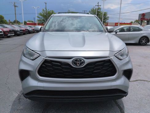 Used 2022 Toyota Highlander L AWD/4WD image 8