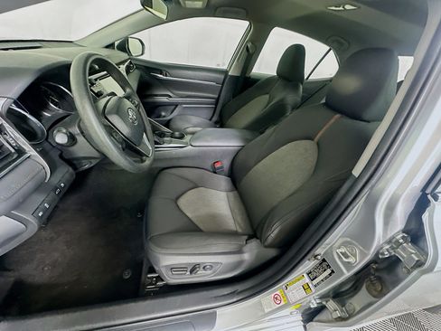 Used 2018 Toyota Camry LE FWD image 13