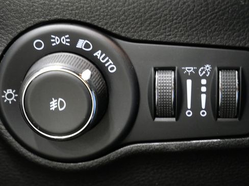 Used 2025 Jeep Compass Limited AWD/4WD image 13