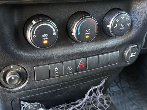 Used 2015 Jeep Wrangler Unlimited Sport w/ Quick Order Package 24S AWD/4WD image 25
