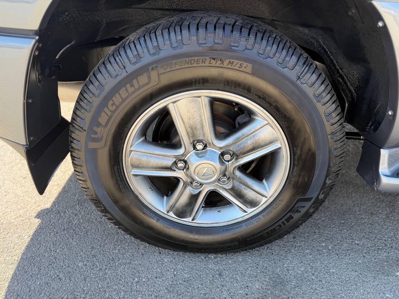 Used 2004 Lexus LX 470 4WD image 20