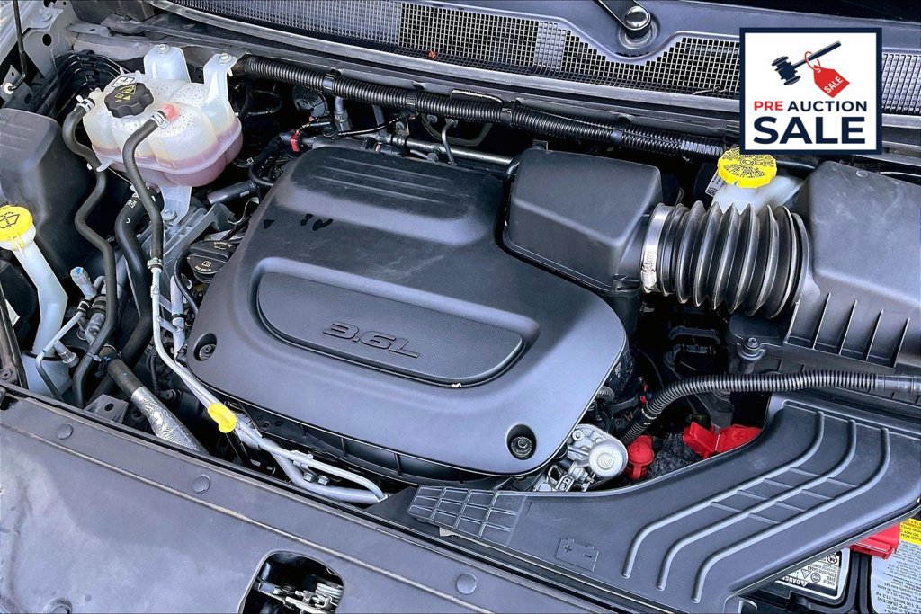 Used 2025 Chrysler Pacifica Limited FWD image 32