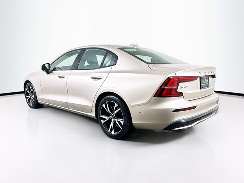 Used 2024 Volvo S60 B5 Plus image 5