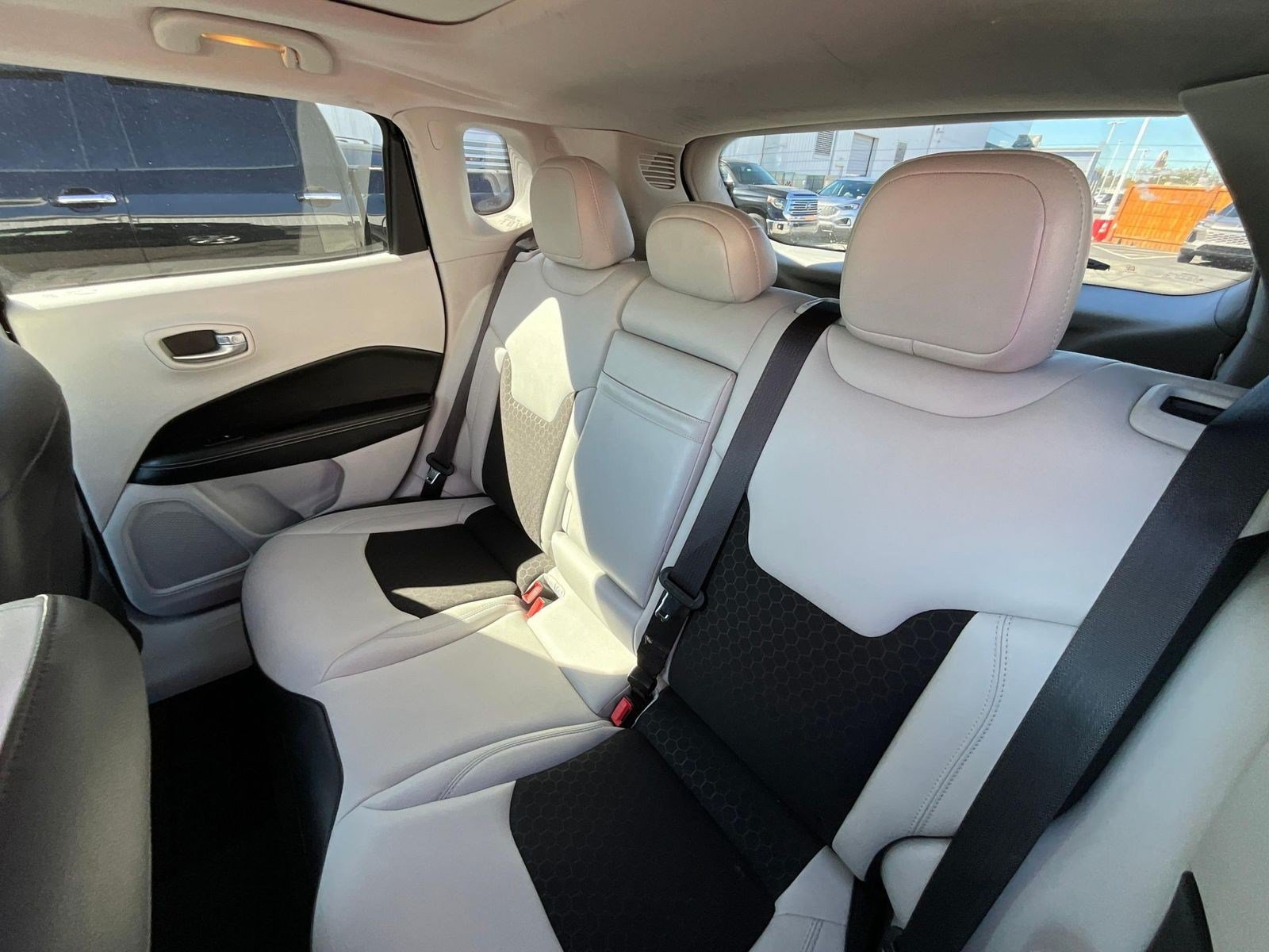 Used 2018 Jeep Compass Latitude w/ Popular Equipment Group FWD image 20
