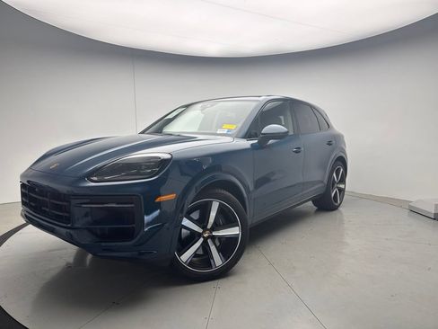 Certified 2025 Porsche Cayenne AWD/4WD image 1