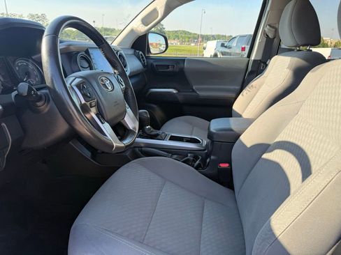 Used 2020 Toyota Tacoma SR5 image 17