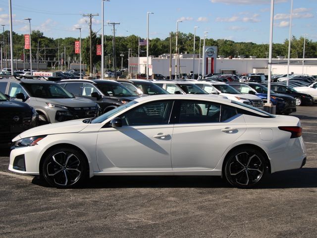 Certified 2025 Nissan Altima 2.5 SR FWD image 2