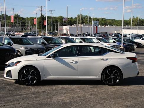 Certified 2025 Nissan Altima 2.5 SR FWD image 2
