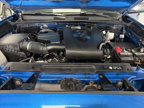 Used 2018 Toyota Tacoma Limited AWD/4WD image 33