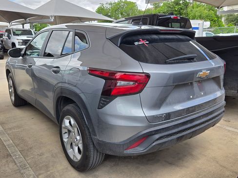 Used 2025 Chevrolet Trax LS w/ LS Convenience Package FWD image 5