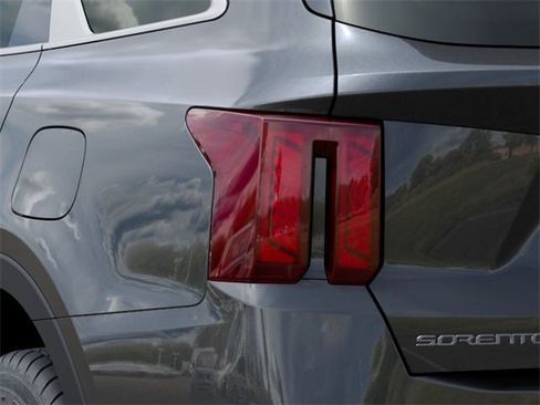 Certified 2024 Kia Sorento S w/ Panoramic Sunroof Package image 11