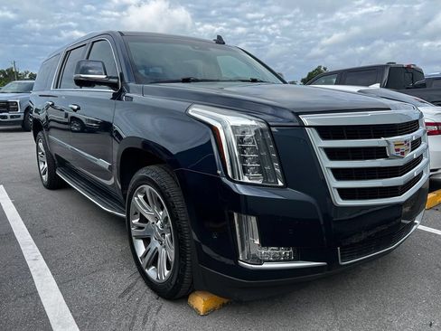 Used 2019 Cadillac Escalade ESV Luxury RWD image 1