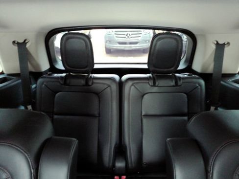 Used 2024 Lincoln Aviator Reserve w/ Equipment Group 201A RWD image 5