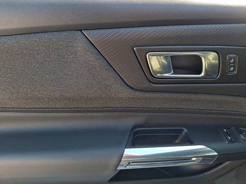 Certified 2025 Ford Mustang Coupe image 12