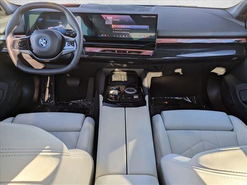 Used 2025 BMW i5 xDrive40 w/ Premium Package image 19
