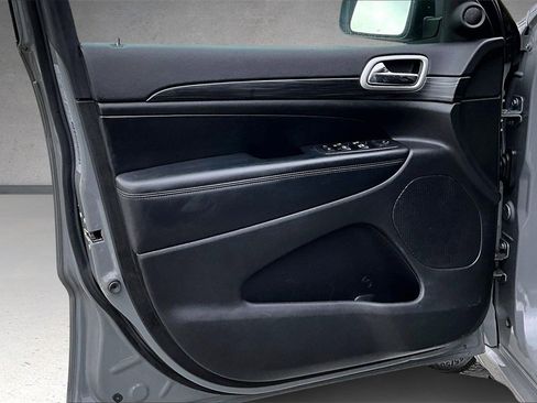 Used 2020 Jeep Grand Cherokee Altitude image 19