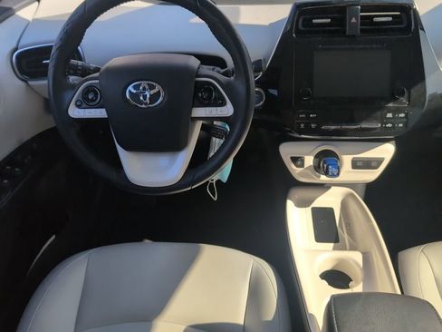 Certified 2018 Toyota Prius Three Touring image 9