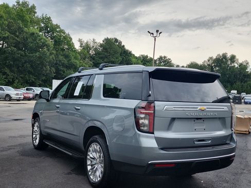 Used 2024 Chevrolet Suburban LT w/ Luxury Package AWD/4WD image 3