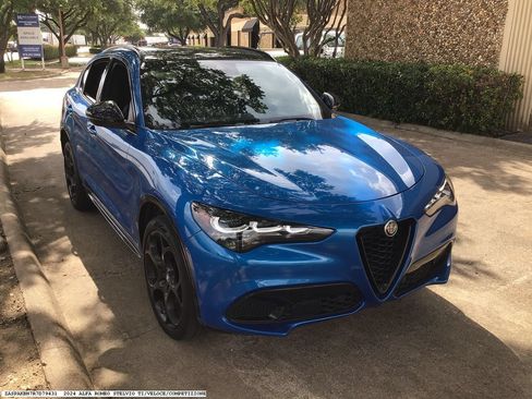 Used 2024 Alfa Romeo Stelvio Veloce AWD/4WD image 5