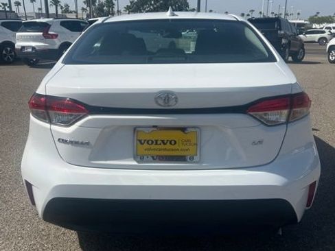 Used 2025 Toyota Corolla LE FWD image 4