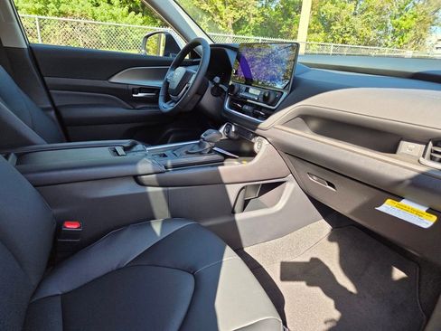 New 2026 Toyota Grand Highlander XLE image 14