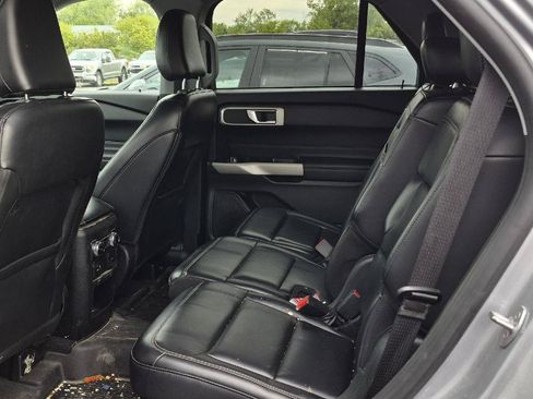 Used 2021 Ford Explorer XLT w/ Equipment Group 202A AWD/4WD image 7