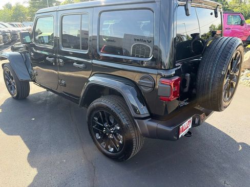 Used 2025 Jeep Wrangler Unlimited Sahara w/ Safety Group AWD/4WD image 5