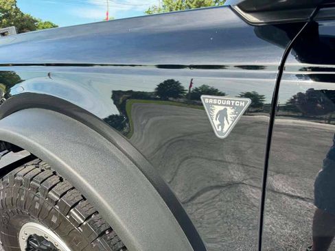 Used 2022 Ford Bronco 4-Door w/ Sasquatch Package AWD/4WD image 7