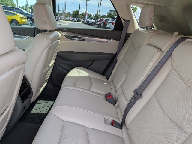 Certified 2017 Cadillac XT5 Luxury w/ Driver Awareness Package AWD/4WD image 14
