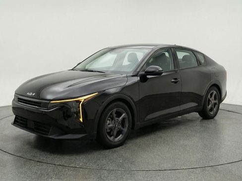 Used 2025 Kia K4 LXS image 3